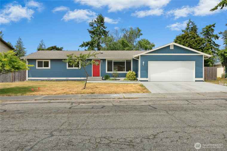 Photo of 889 SW Kingma Ct Oak Harbor, WA 98277