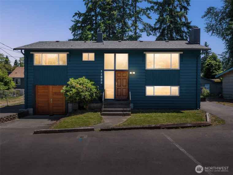 Photo of 11822 10th Ave S Seattle, WA 98168
