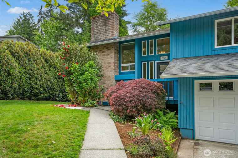Photo of 7911 NE 130th St Kirkland, WA 98034