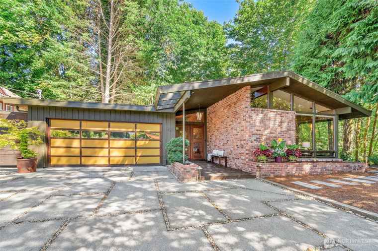 Photo of 1421 NE 106th St Seattle, WA 98125