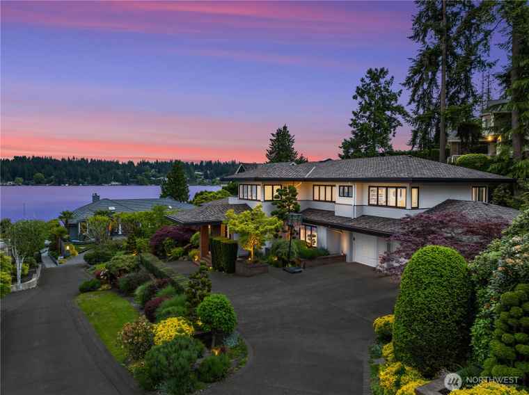 Photo of 8902 N Mercer Way Mercer Island, WA 98040
