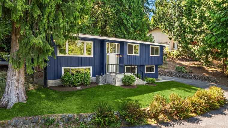 Photo of 895 Wildwood Blvd SW Issaquah, WA 98027