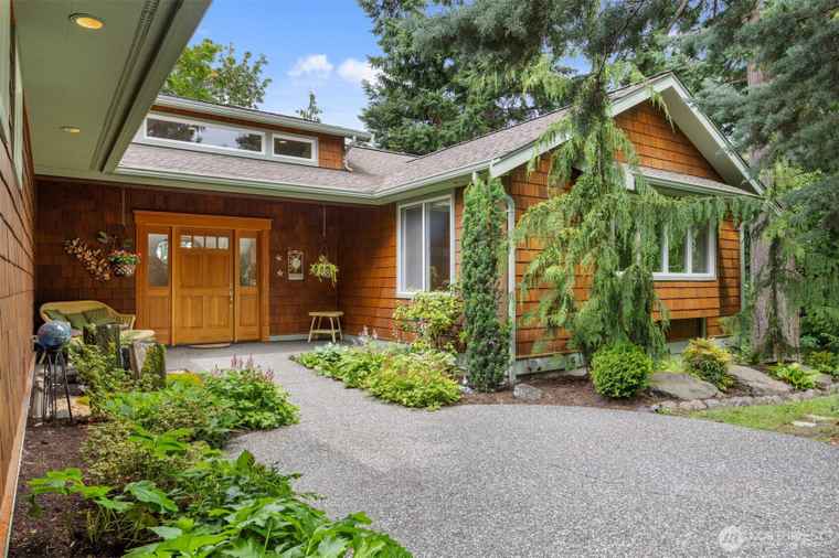 Photo of 4203 Harrison St Bellingham, WA 98229