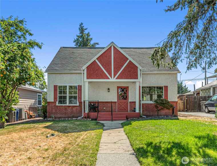 Photo of 849 Kittitas St Wenatchee, WA 98801