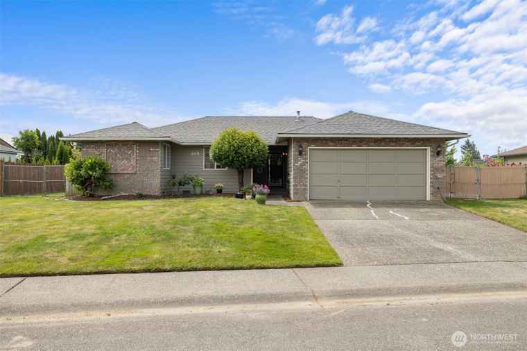 Photo of 805 Cultus Mountain Dr Sedro Woolley, WA 98284