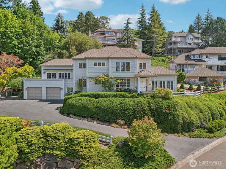 Photo of 13810 SE 51st Pl Bellevue, WA 98006