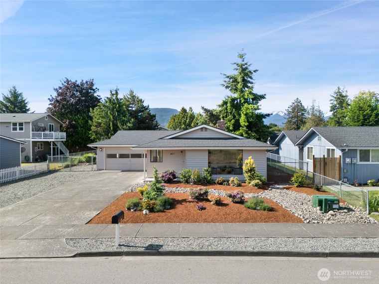 Photo of 807 W Fir St Sequim, WA 98382