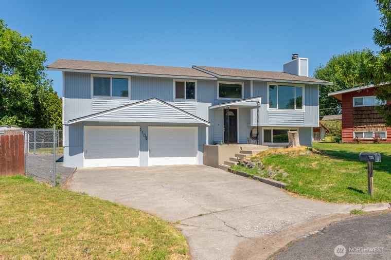 Photo of 1105 W Vue Avenue Pl Moses Lake, WA 98837