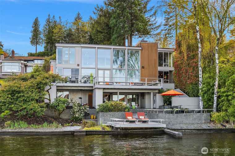 Photo of 7226 N Mercer Way Mercer Island, WA 98040