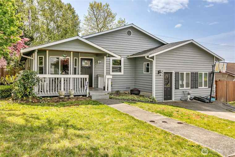 Photo of 7032 65th St NE Marysville, WA 98270
