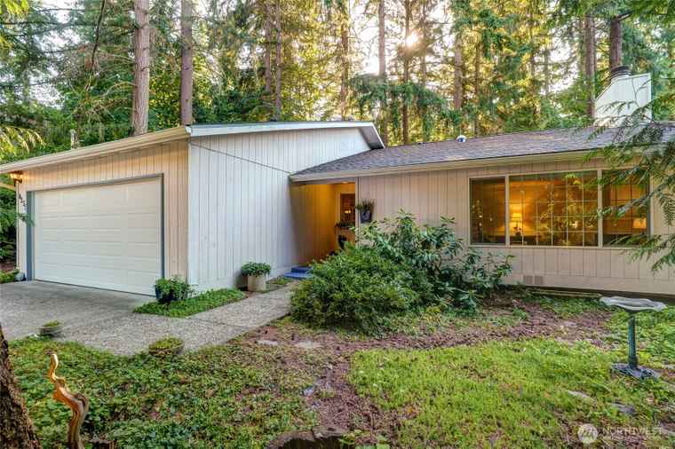 Photo of 4235 164th Ave SE Bellevue, WA 98006