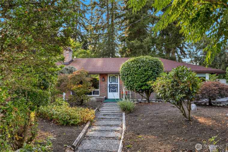 Photo of 18820 W 51st Pl Lynnwood, WA 98036