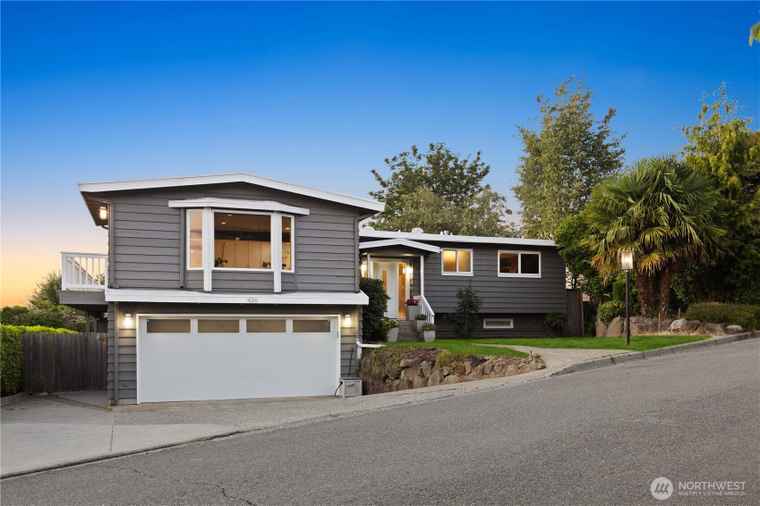 Photo of 436 SW 183rd St Normandy Park, WA 98166