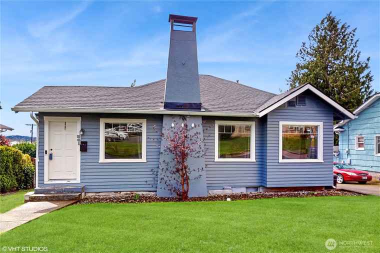 Photo of 561 SE Washington Ave Chehalis, WA 98532