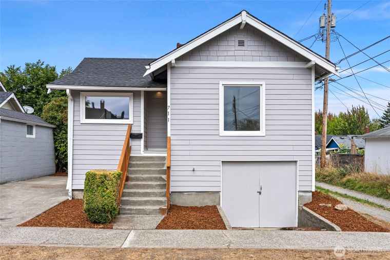 Photo of 711 S 43rd St Tacoma, WA 98418