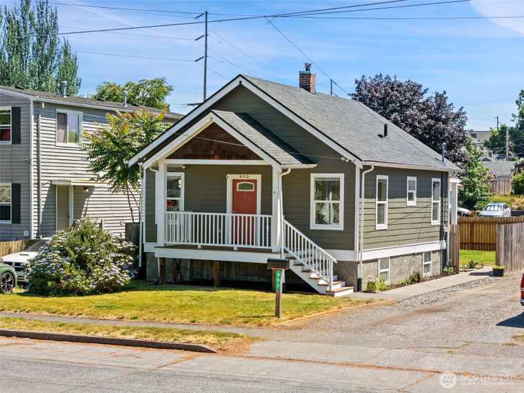 Photo of 902 Hewitt Ave Bremerton, WA 98337