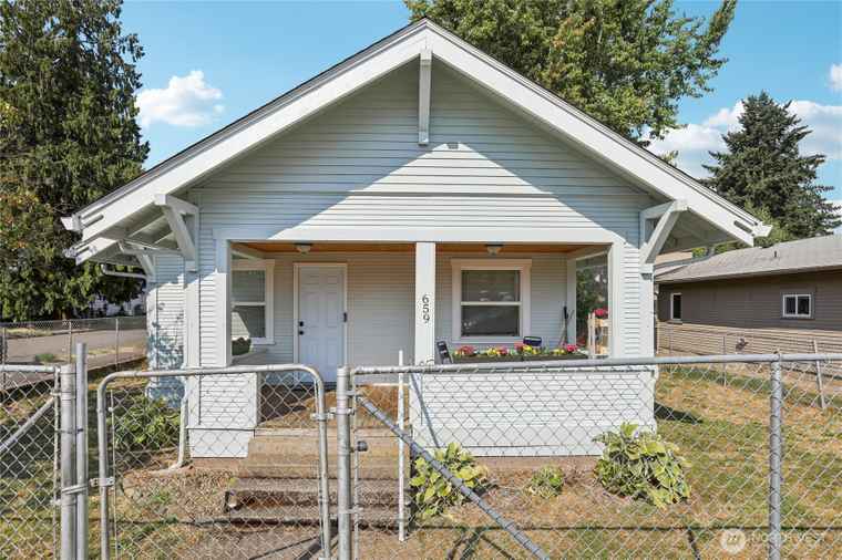 Photo of 659 SE Russell St Camas, WA 98607