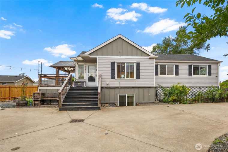 Photo of 3132 Porter St Enumclaw, WA 98022