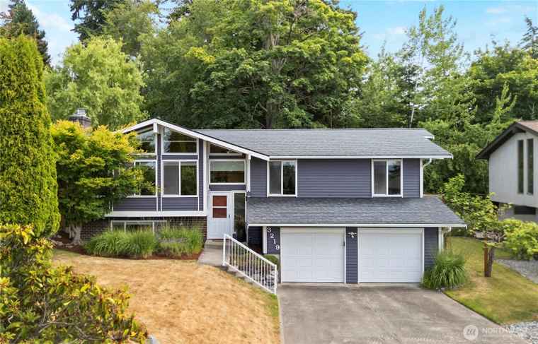 Photo of 3219 Heights Pl Bellingham, WA 98226
