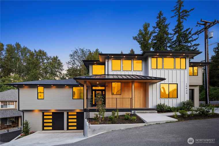 Photo of 19926 68th Ave NE Kenmore, WA 98028
