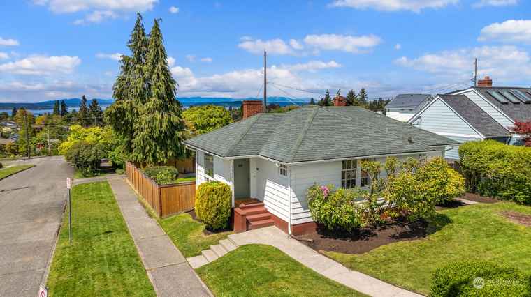 Photo of 5955 35th Ave SW Seattle, WA 98126
