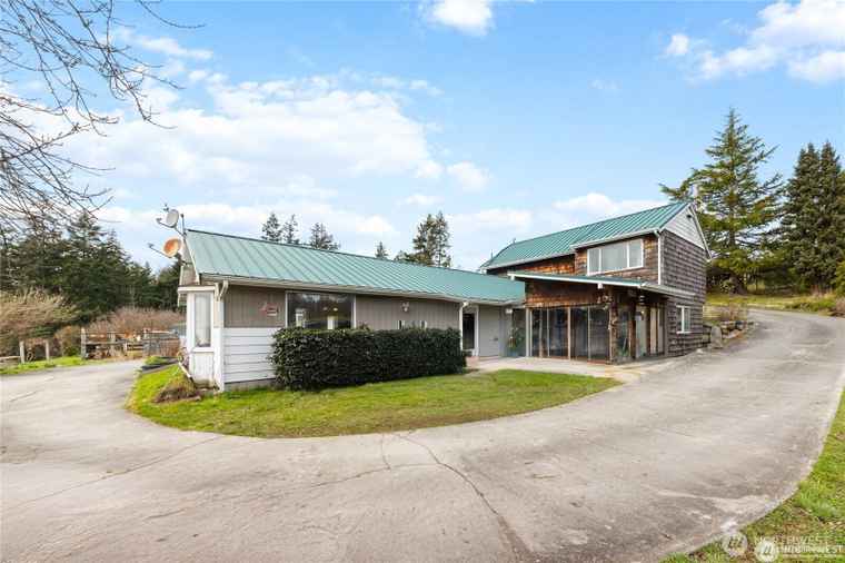 Photo of 486 W Henni Rd Oak Harbor, WA 98277
