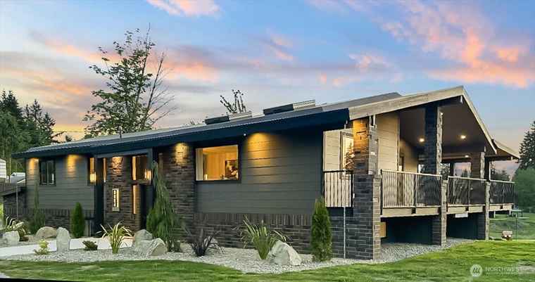 Photo of 3004 13th St SW Puyallup, WA 98373