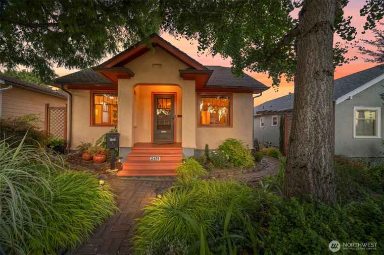 Photo of 2418 Ellis St Bellingham, WA 98225