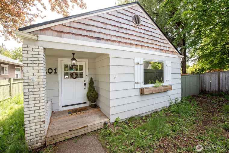 Photo of 201 W Alder St Shelton, WA 98584