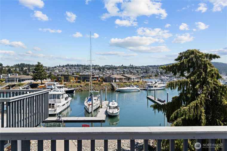 Photo of 2001 Skyline Way #206 Anacortes, WA 98221