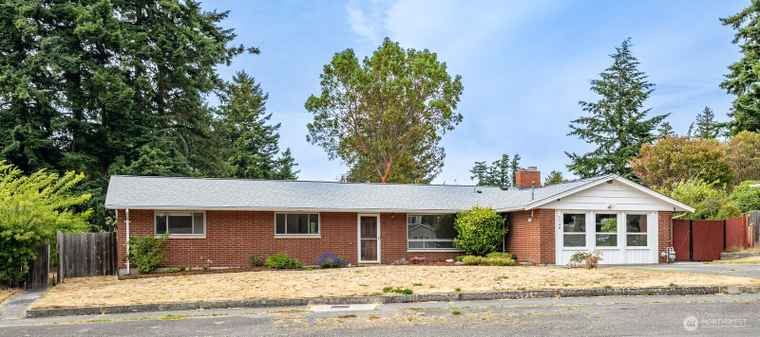 Photo of 1740 NE 8th Ave Oak Harbor, WA 98277