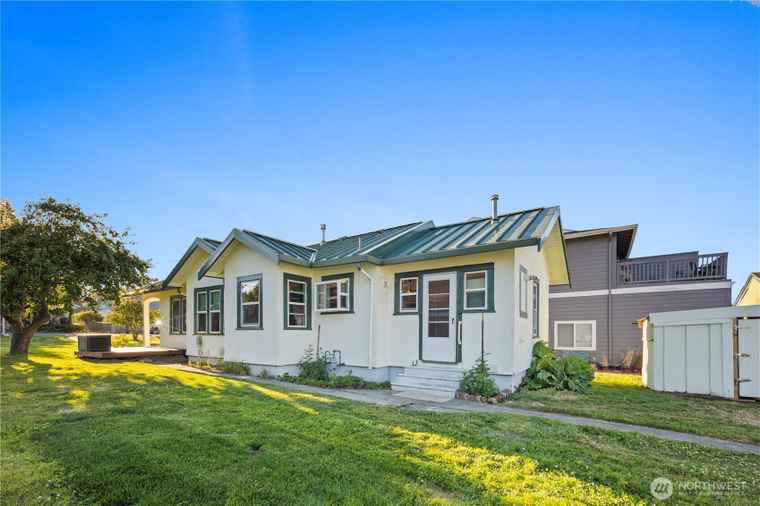 Photo of 2023 K Ave Anacortes, WA 98223