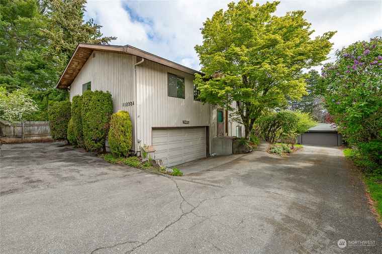 Photo of 11232 A Fremont Ave N Seattle, WA 98133