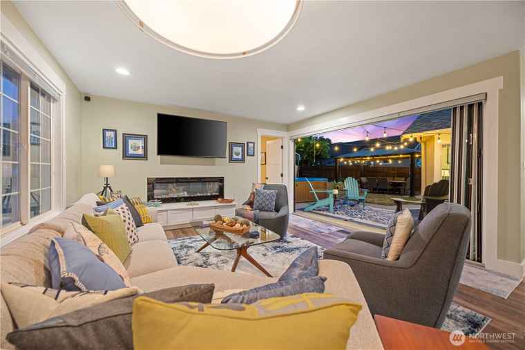 Photo of 214 S Bradley St Chelan, WA 98816
