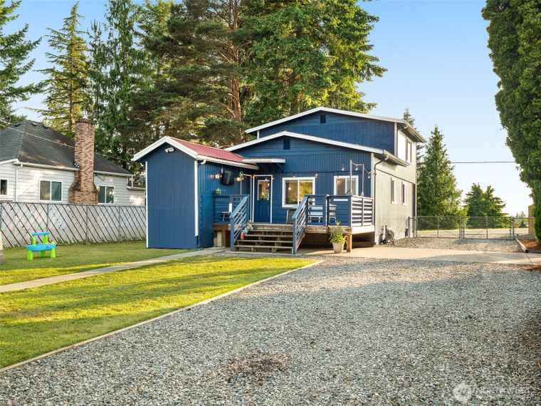 Photo of 32808 3rd Ave Black Diamond, WA 98010
