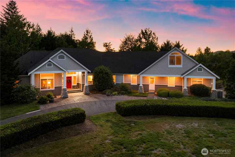 Photo of 17605 244th Ave SE Maple Valley, WA 98038