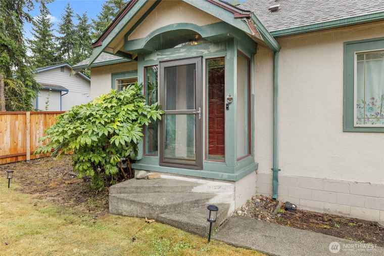 Photo of 811 N 18th St Mount Vernon, WA 98273