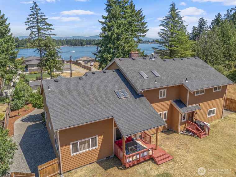 Photo of 2006 Tacoma Point Dr E Lake Tapps, WA 98391