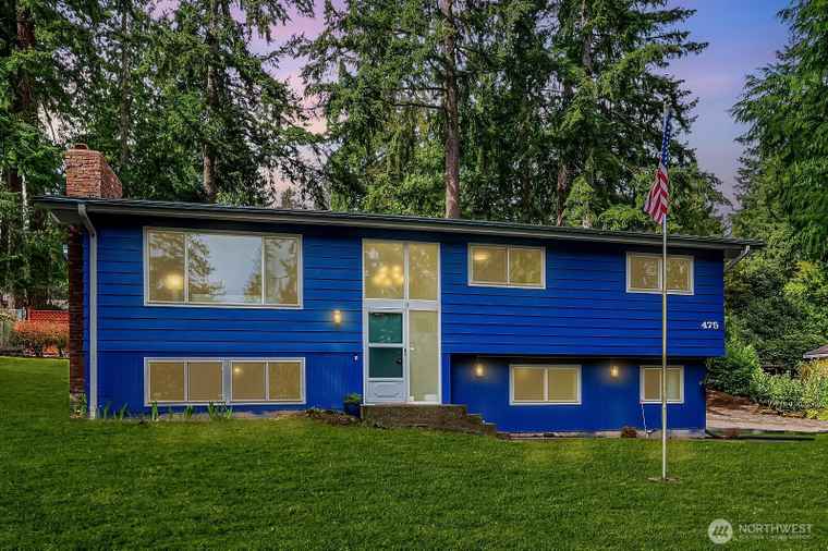 Photo of 475 Mt Hood Dr SW Issaquah, WA 98027