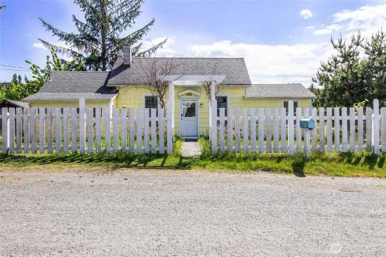 Photo of 835 J St Port Townsend, WA 98368