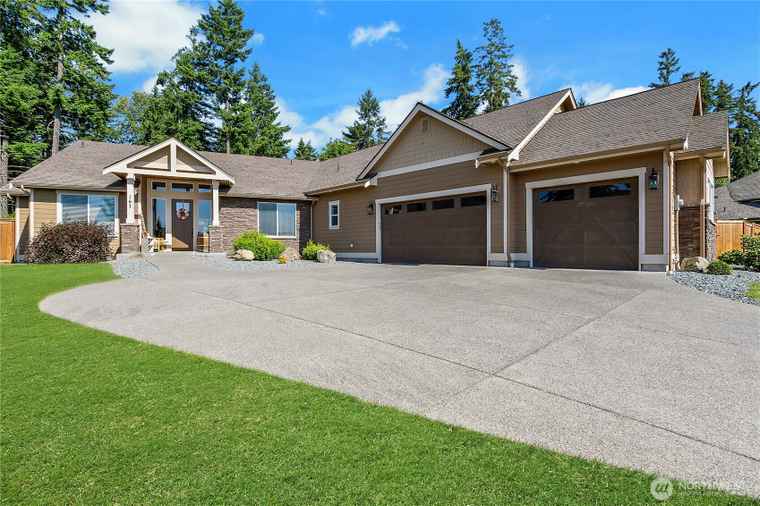 Photo of 167 Mountain Crest Ln Eatonville, WA 98328