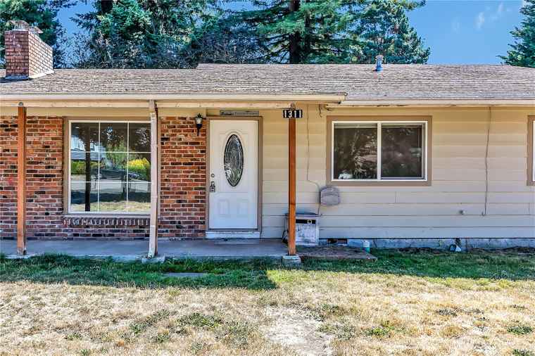 Photo of 1311 E Hope St Bremerton, WA 98310