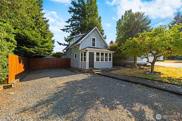 Photo of 1413 14th St Anacortes, WA 98221
