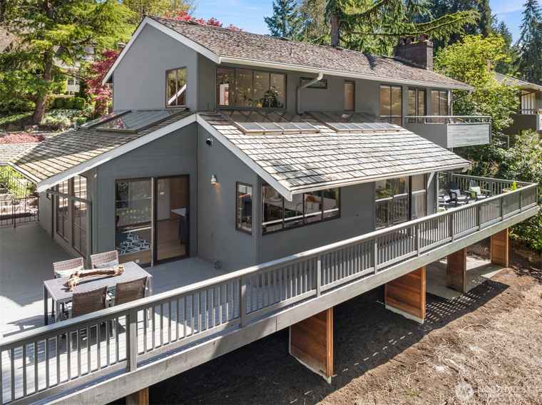 Photo of 6160 W Mercer Way Mercer Island, WA 98040
