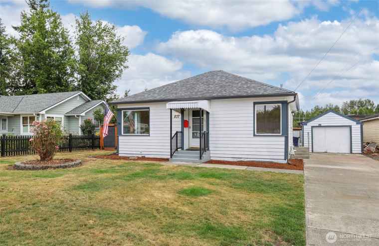 Photo of 837 Myrtine St Enumclaw, WA 98022