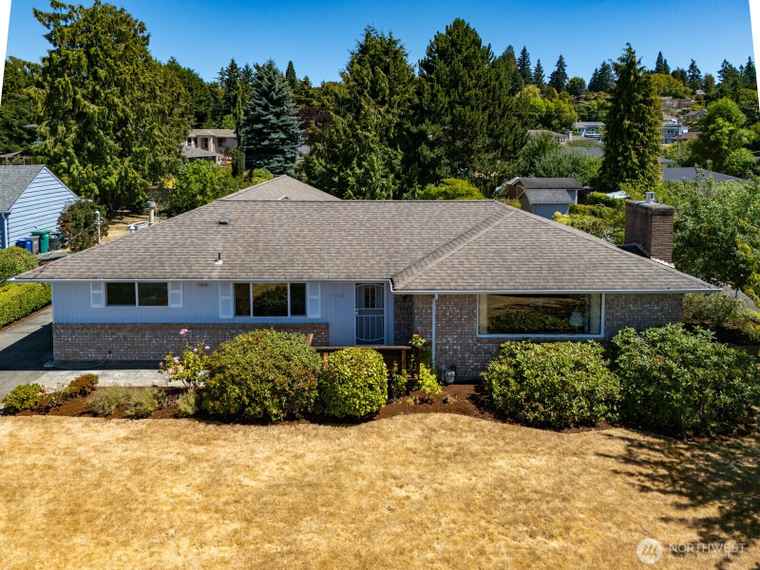Photo of 17958 Brittany Dr SW Normandy Park, WA 98166