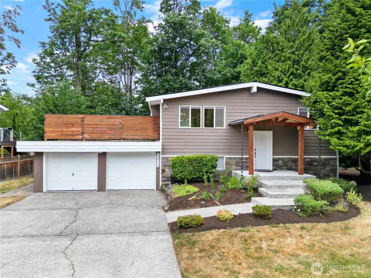 Photo of 12712 NE 157th St Woodinville, WA 98072