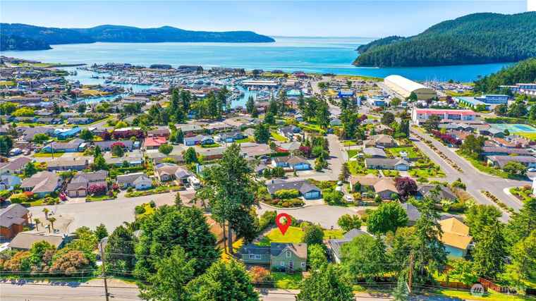 Photo of 5712 Sugarloaf St Anacortes, WA 98221