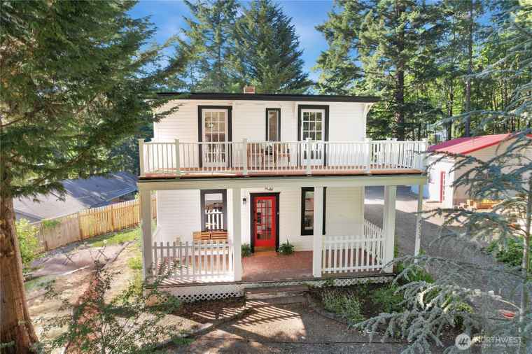 Photo of 4213 Burnham Dr Gig Harbor, WA 98332