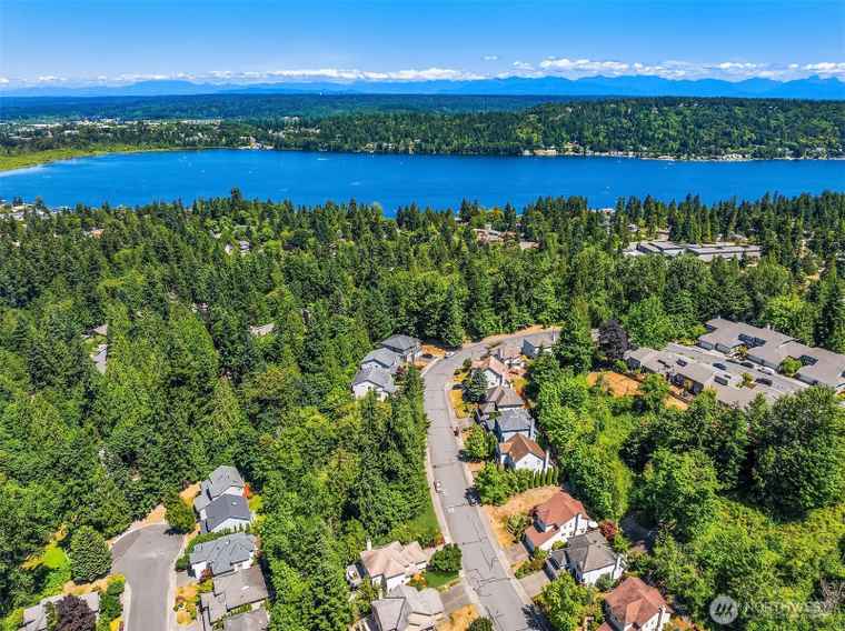 Photo of 17431 NE 28th St Redmond, WA 98052